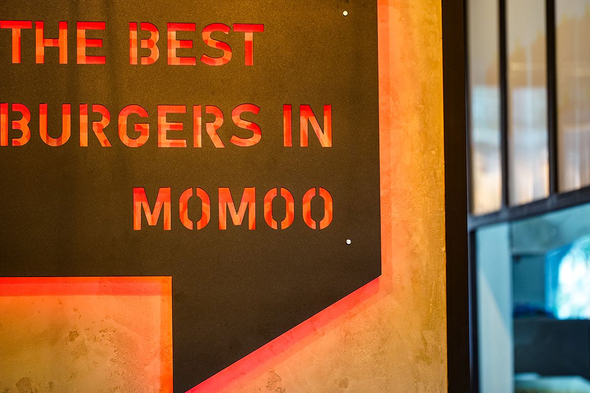 Интерьер бургерной Momoo в Бресте — фото 8