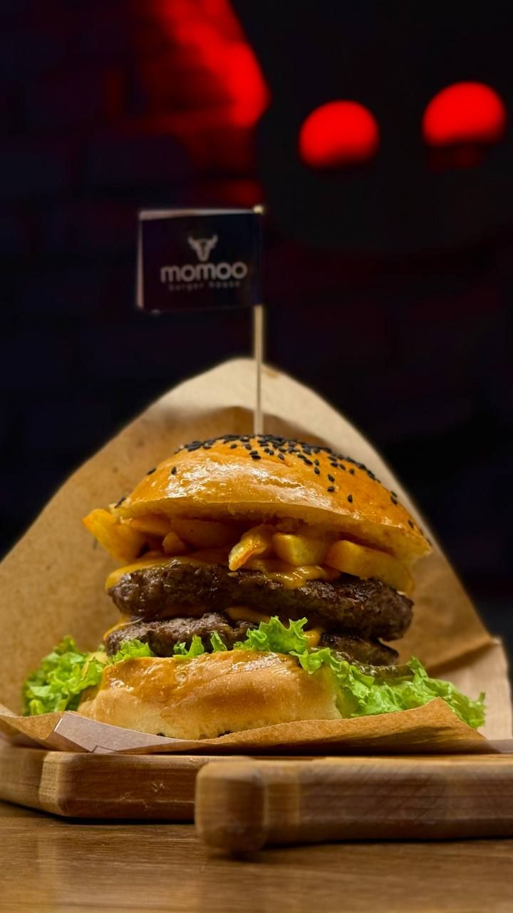 Может по чёрному? — Momoo Burger House, Брест