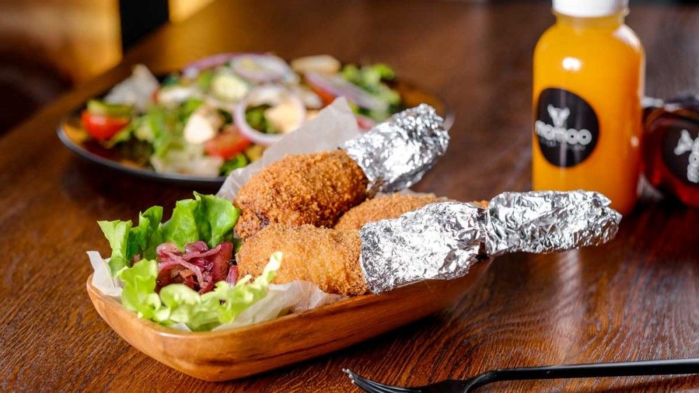 Ножки с острым соусом — Momoo Burger House, Брест