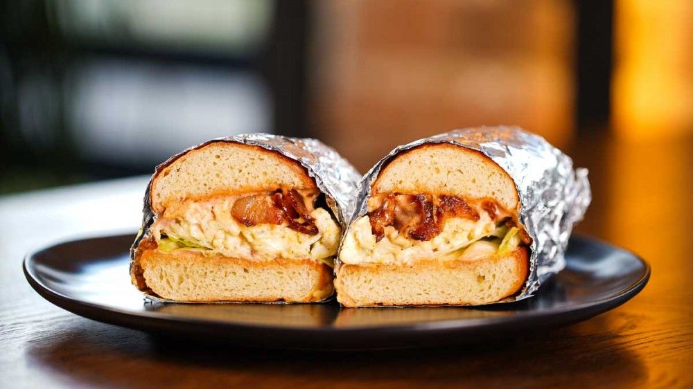 С беконом и болтуньей — Momoo Burger House, Брест