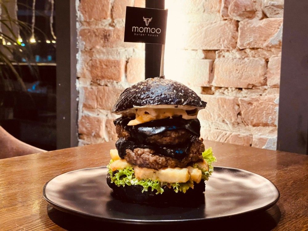 Может по чёрному? — Momoo Burger House, Брест