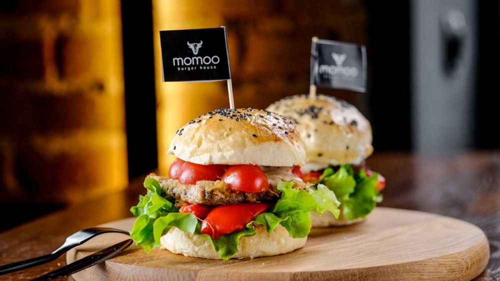 Умами — Momoo Burger House, Брест